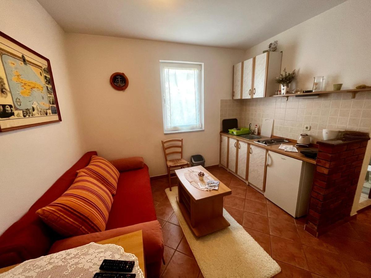 Apartments Maricic Banjol Exterior photo
