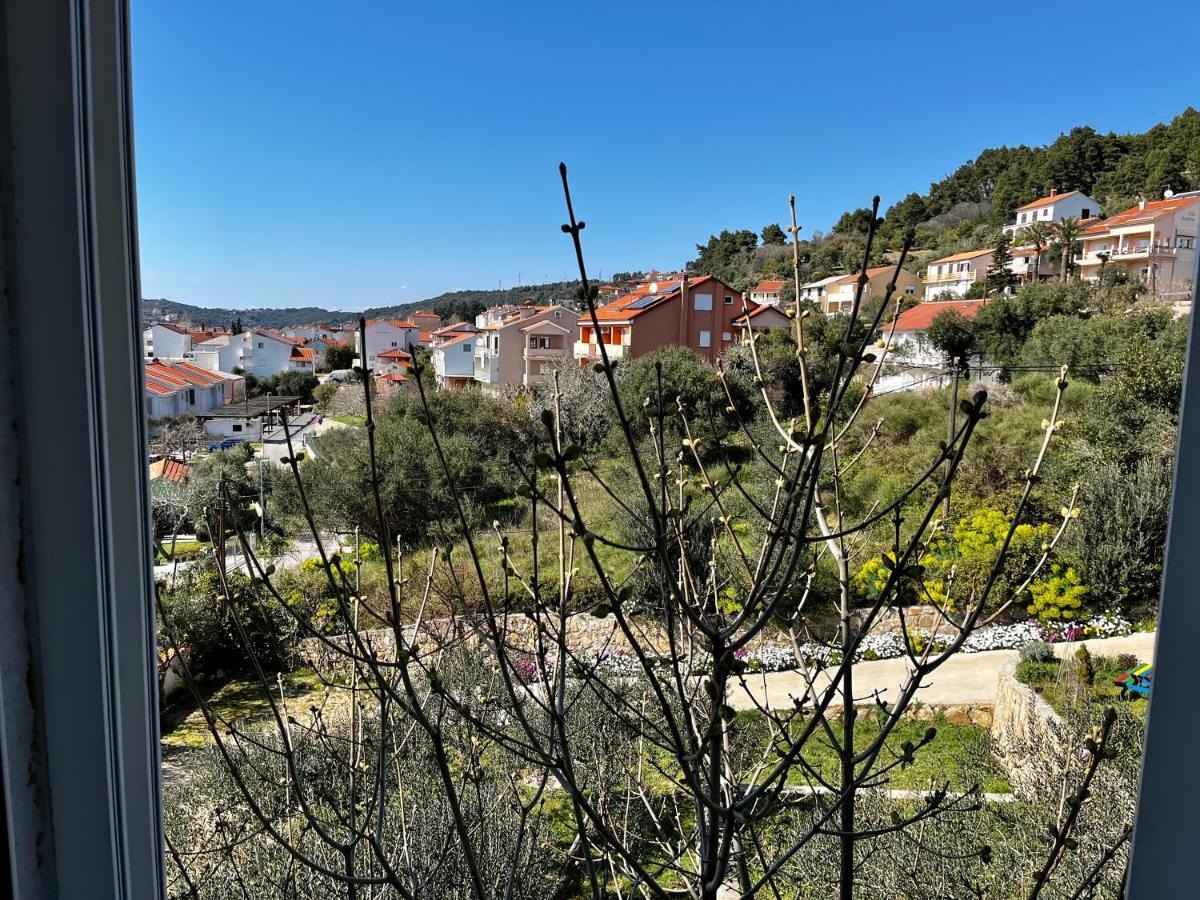 Apartments Maricic Banjol Exterior photo