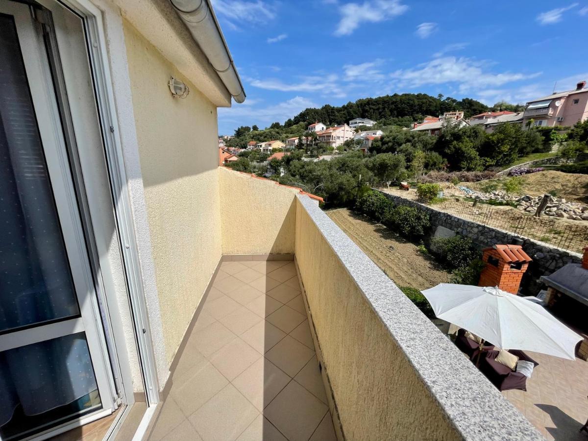 Apartments Maricic Banjol Exterior photo